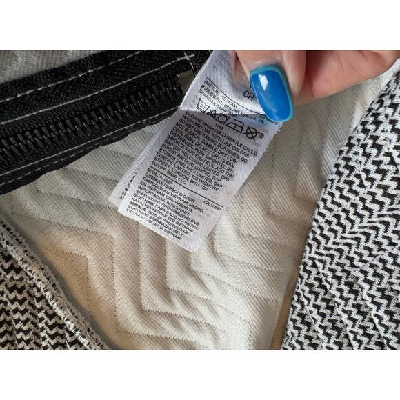 GapFit Quilted Funnel Neck Side Zip Pullover - Picture 7 of 9